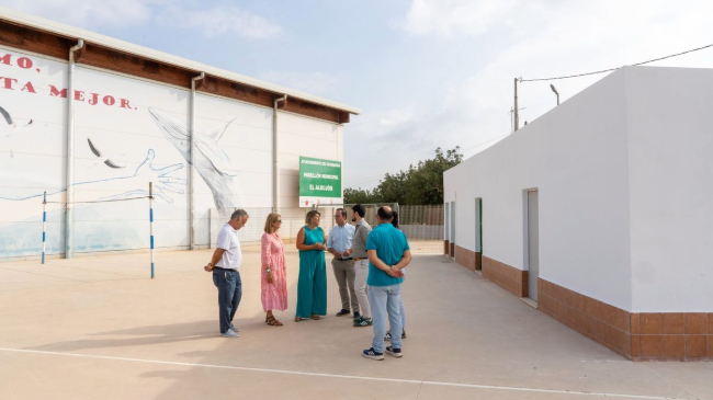 Visita de la alcaldesa de Cartagena, Noelia Arroyo, al colegio Luis Vives de El Albuj&oacute;n