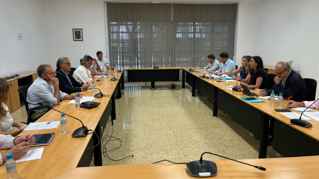 La consejera de Agricultura, Sara Rubira, reunida con miembros de ASAJA
