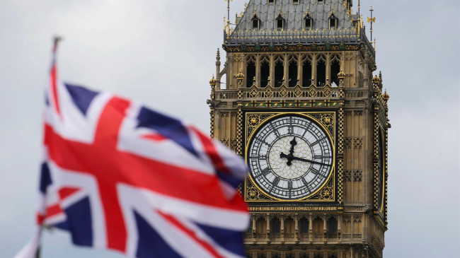 Bandera del Reino Unido con el Big Ben de fondo. - MICHAEL KAPPELER/DPA
