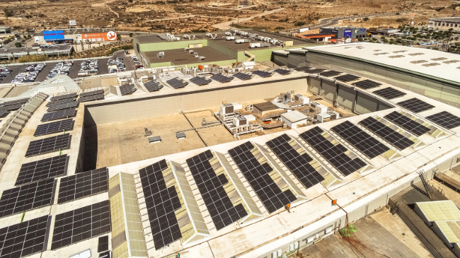 Placas solares instaladas en el C.C Nueva Condomina