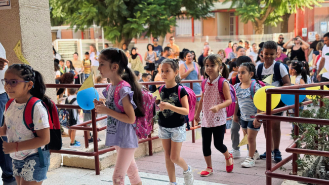 Niños del CEIP Emilio Candel en el inicio del curso escolar Niños del CEIP Emilio Candel en el inicio del curso escolar