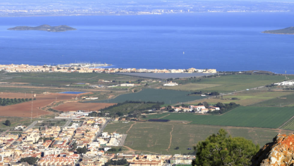 Panorámica del Mar Menor y su entorno agrícola y urbano, eje de los proyectos de mejora de redes de saneamiento - MITECO Panorámica del Mar Menor y su entorno agrícola y urbano, eje de los proyectos de mejora de redes de saneamiento - MITECO
