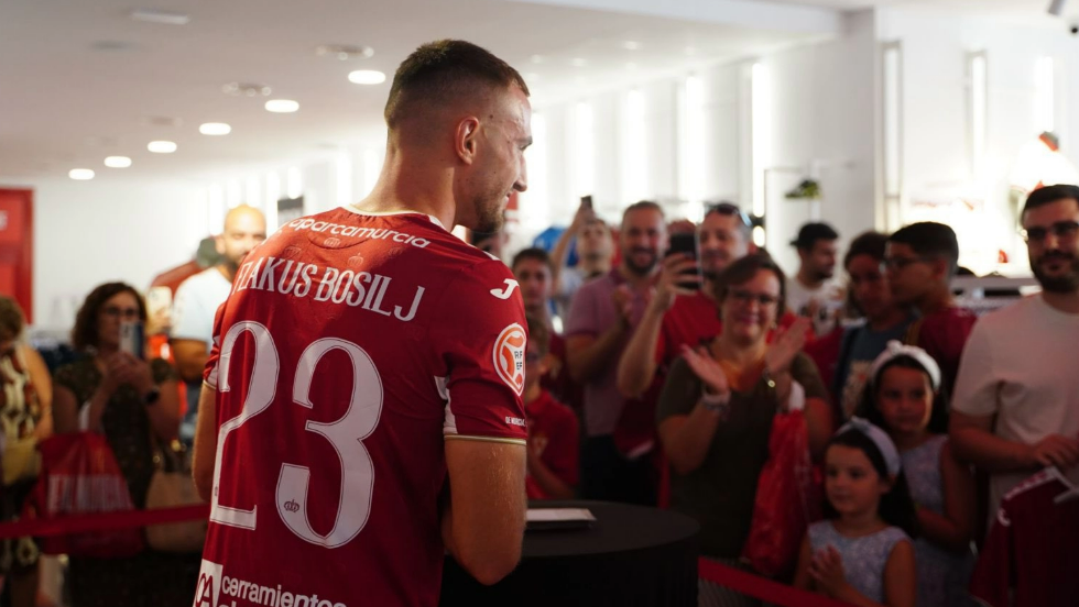 Presentación de David Flakus como nuevo jugador del Real Murcia. Presentación de David Flakus como nuevo jugador del Real Murcia.