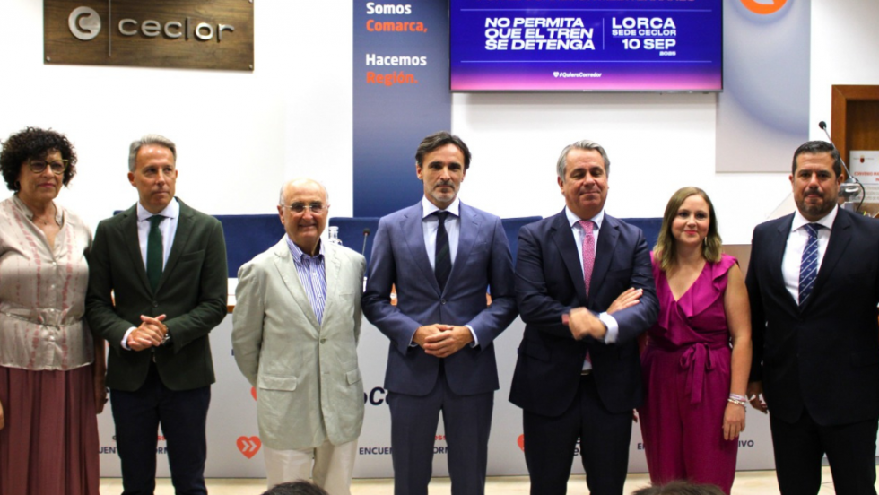 El alcalde de Lorca, Fulgencio Gil, junto al presidente de Ceclor, Juan Jódar, y representantes empresariales y políticos durante el desayuno empresarial sobre el Corredor Mediterráneo celebrado en la sede de la patronal lorquina El alcalde de Lorca, Fulgencio Gil, junto al presidente de Ceclor, Juan Jódar, y representantes empresariales y políticos durante el desayuno empresarial sobre el Corredor Mediterráneo celebrado en la sede de la patronal lorquina