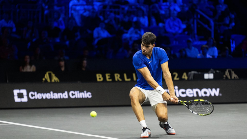 Carlos Alcaraz participando en la Copa Laver de 2024