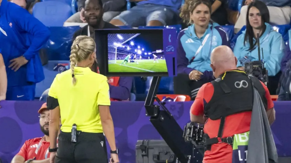 El VAR entra en Primera Federaci&oacute;n.