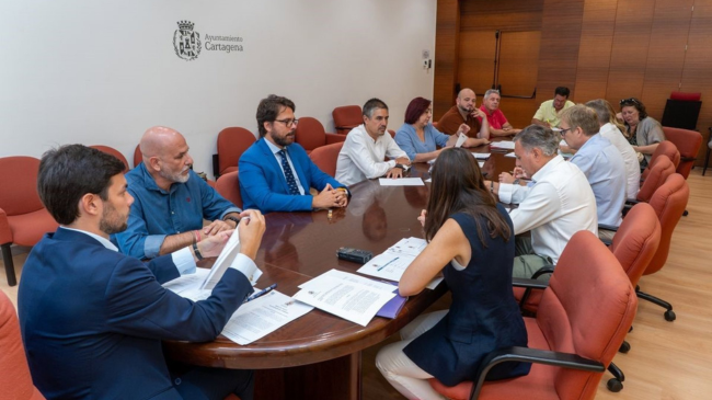 Reuni&oacute;n de la Comisi&oacute;n Informativa de Hacienda e Interior, reunida bajo la presidencia del concejal del &aacute;rea, Ignacio J&aacute;udenes. | Foto: AYUNTAMIENTO DE CARTAGENA