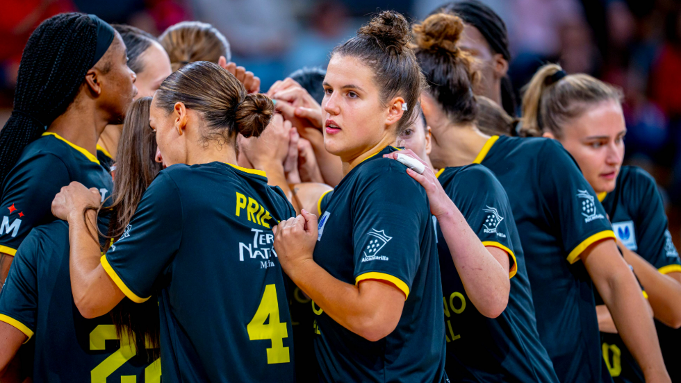 El Jairis cae frente al Casademont Zaragoza en las semifinales de la Supercopa Femenina. El Jairis cae frente al Casademont Zaragoza en las semifinales de la Supercopa Femenina.