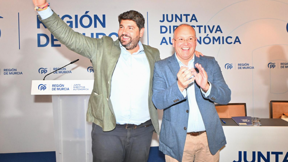 El presidente del PPRM y el secretario general nacional del PP, durante la Junta Directiva Auton&oacute;mica celebrada en el Hotel Nelva
