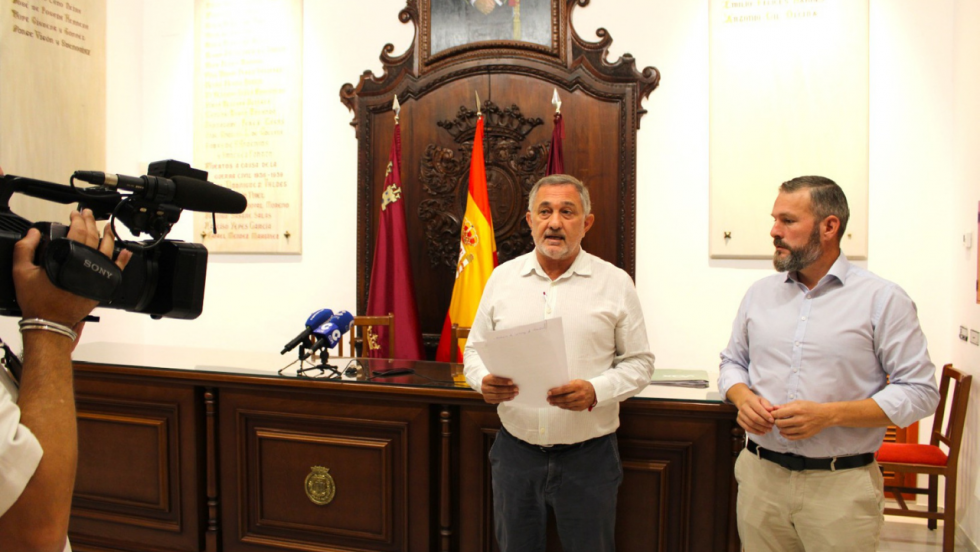 Ángel Ramón Meca Ruzafa, edil de Grandes Infraestructuras y José Martínez García, edil de Emergencias. | Foto: Ayto de Lorca