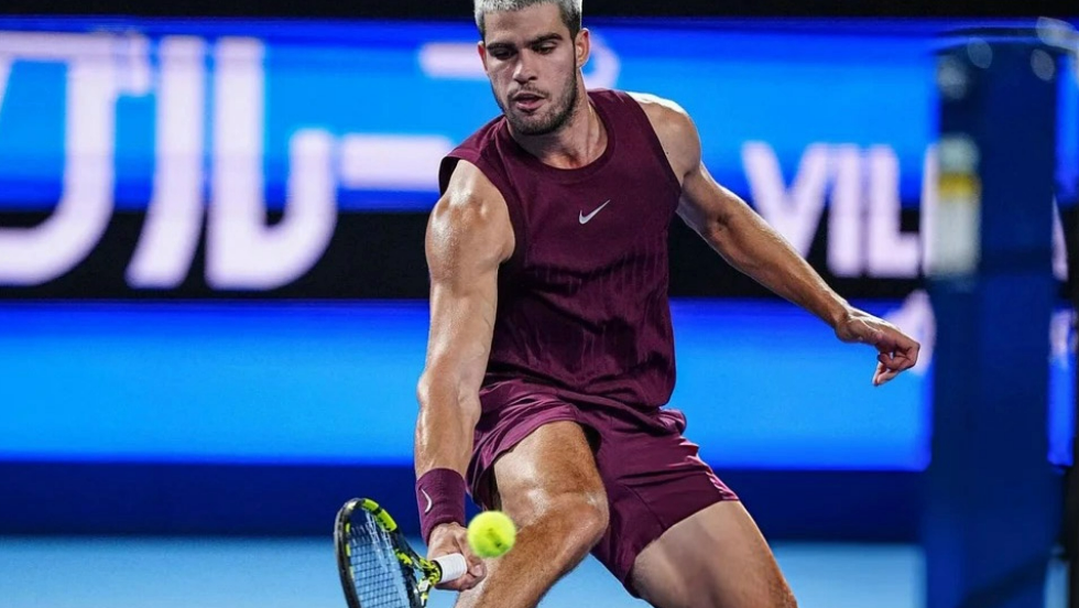 Carlos Alcaraz durante su debut en Tokyo.