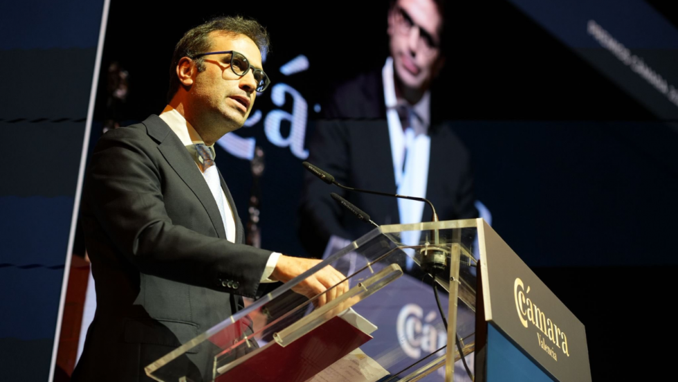 El ministro de Economía, Comercio y Empresa, Carlos Cuerpo, durante su intervención en la Noche de la Economía Valenciana, celebrada en el auditorio Roig Arena de Valencia El ministro de Economía, Comercio y Empresa, Carlos Cuerpo, durante su intervención en la Noche de la Economía Valenciana, celebrada en el auditorio Roig Arena de Valencia