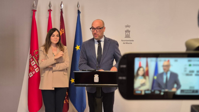 El concejal de Movilidad, Gesti&oacute;n Econ&oacute;mica y Contrataci&oacute;n Jos&eacute; Francisco Mu&ntilde;oz, en una rueda de prensa. | Foto: AYUNTAMIENTO DE MURCIA