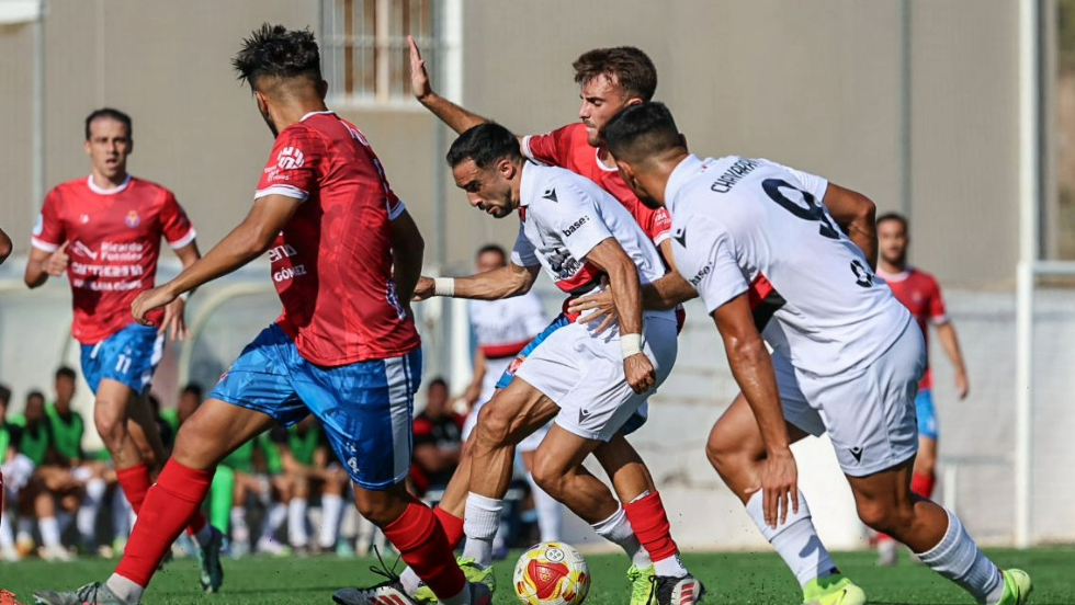 Duelo de Copa RFEF entre la Minera y la UD Melilla.
