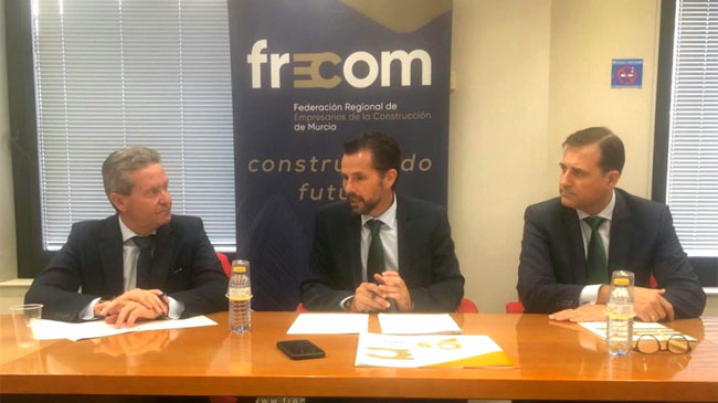 Segura, G&oacute;mez y Hern&aacute;ndez, durante la reuni&oacute;n