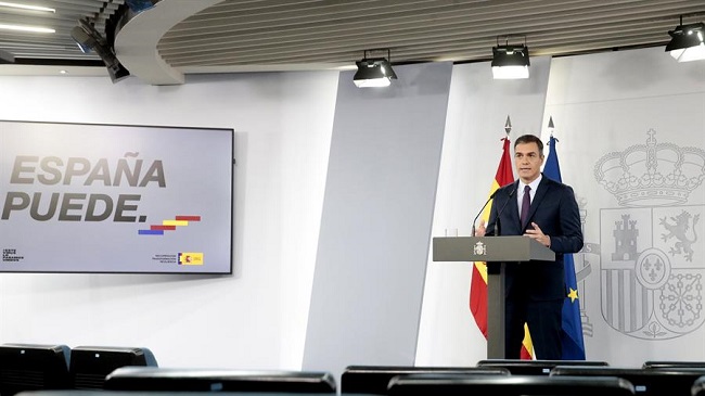 El presidente del Gobierno, Pedro S&aacute;nchez, da una rueda de prensa en el Palacio de La Moncloa, en Madrid, este viernes. EFE/Pool Moncoa/Jos&eacute; Mar&iacute;a Cuadrado