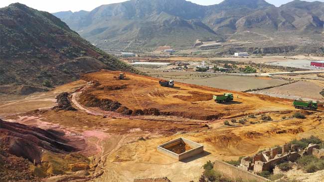 Presa de lodos en el coto minero San Crist&oacute;bal, en Mazarr&oacute;n