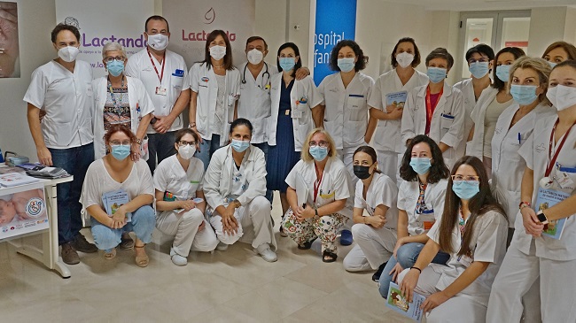 El hospital Virgen de la Arrixaca acoge actividades de promoci&oacute;n de la lactancia con en dos mesas informativas