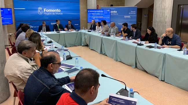 Reuni&oacute;n de alcaldes con el consejero de Fomento