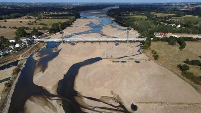 El r&iacute;o Loira, el m&aacute;s largo de Francia, pr&aacute;cticamente vac&iacute;o por la sequ&iacute;a