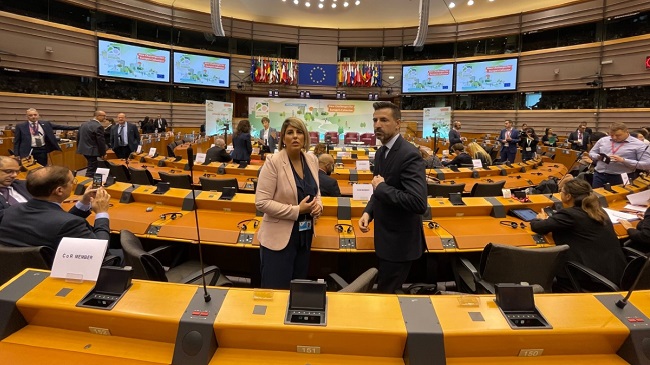 La alcaldesa de Cartagena, Noelia Arroyo, junto al junto al&nbsp;director general de la Uni&oacute;n Europea, Adri&aacute;n Zittelli