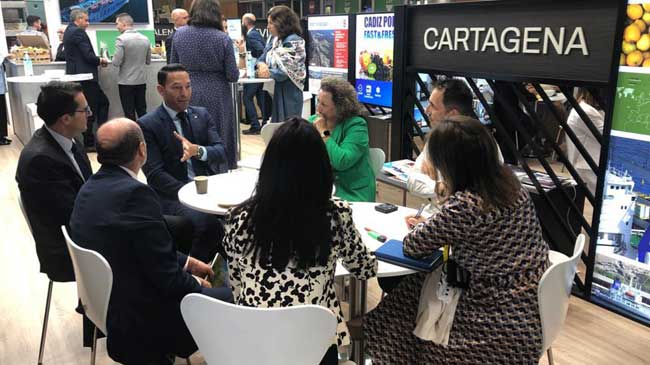 La presidenta de la Autoridad Portuaria, Yolanda Mu&ntilde;oz, reunida con empresarios en Fruit Attraction
