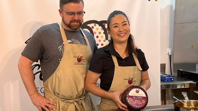 La chef estadounidense Masako Moishita presenta la receta ganadora del concurso