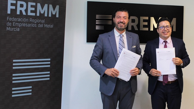 El presidente de Fremm, Alfonso Hern&aacute;ndez Zapata, junto al&nbsp;vicec&oacute;nsul de Bolivia, Christian Ortega &Aacute;lvarez, en la firma del convenio de colaboraci&oacute;n