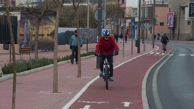 Carril bici en el entorno del muelle de Santa Luc&iacute;a