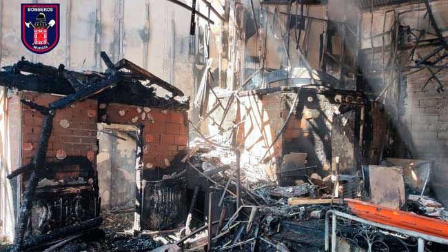 Estado en que qued&oacute; el interior de Fonda Milagros