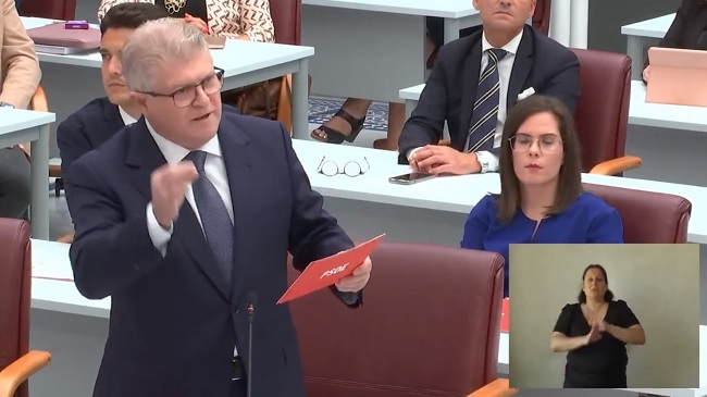 Jos&eacute; V&eacute;lez durante su intervenci&oacute;n en la sesi&oacute;n de control al Gobierno en la Asamblea