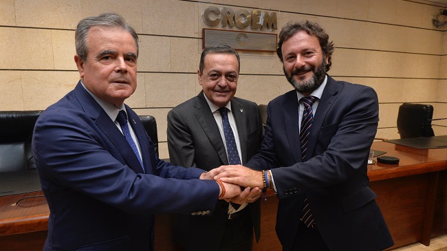 Ram&oacute;n Avil&eacute;s, a la derecha de la imagen