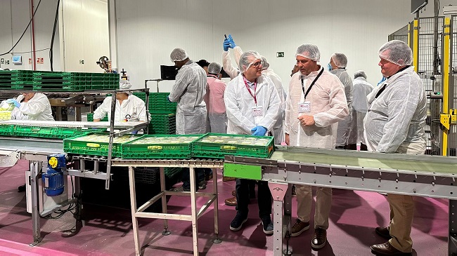 Empresarios de California, durante la visita a empresas de la Regi&oacute;n