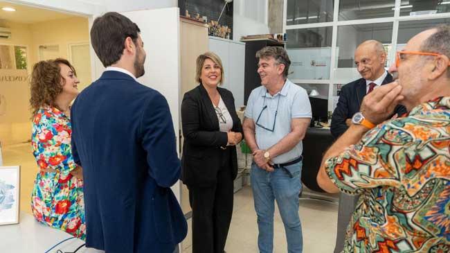 La alcaldesa Noelia Arroyo con t&eacute;cnicos municipales