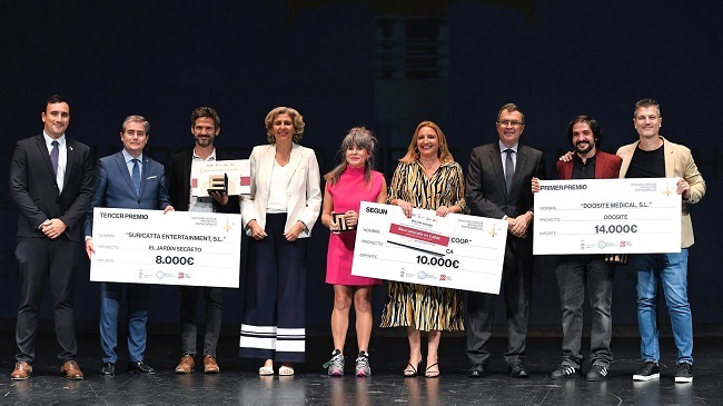 Entrega de premios a los ganadores Entrega de premios a los ganadores