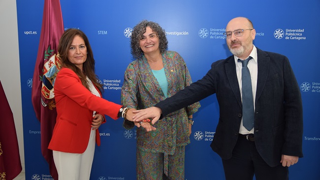 La decana del Cogitarm, Lola Martínez, la rectora de la UPCT, Beatriz Miguel y el director de la Etsia, José Miguel Molina La decana del Cogitarm, Lola Martínez, la rectora de la UPCT, Beatriz Miguel y el director de la Etsia, José Miguel Molina