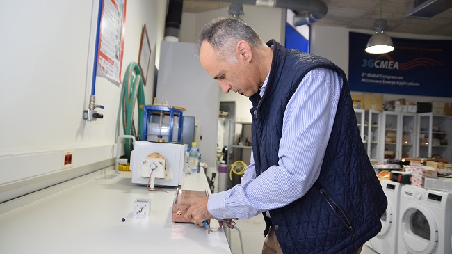 Alejandro D&iacute;az Morcillo, investigador responsable del Grupo de Electromagnetismo y Materia