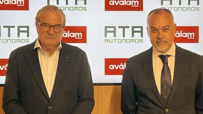 El director general de Av&aacute;lam, Luis Mart&iacute;nez de Salas, y el presidente de ATA Murcia, Francisco Casado