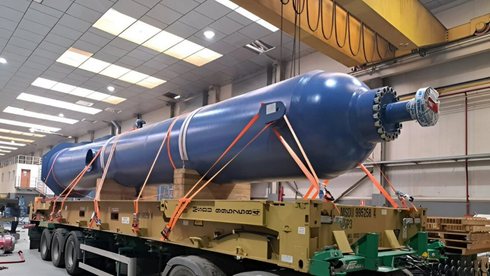 Prensa de extrusi&oacute;n de acero transportada por la empresa murciana Caliche a India para la construcci&oacute;n de una central nuclear.
