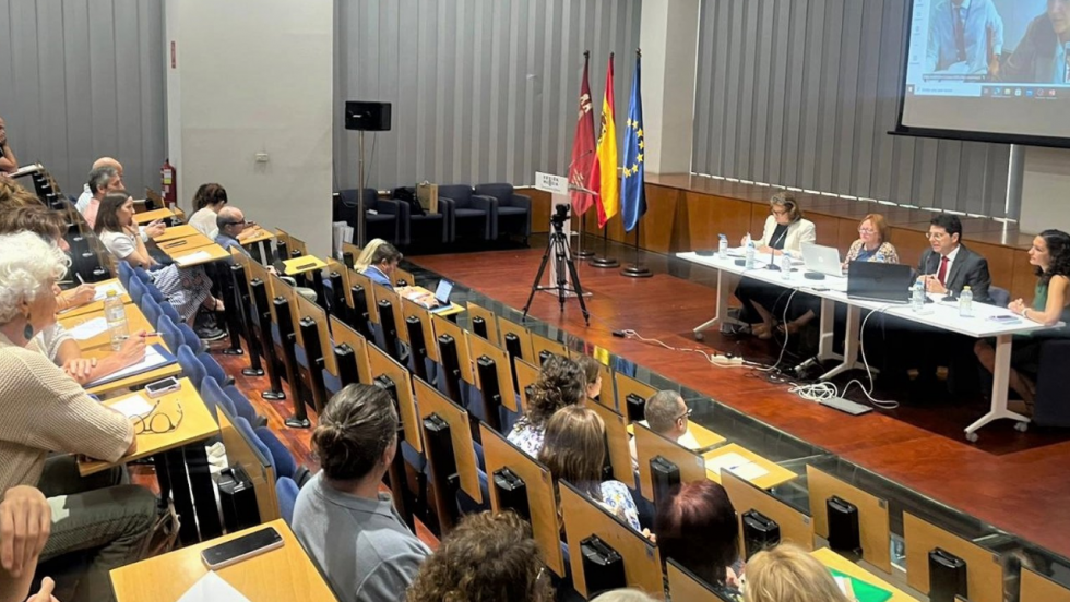 Un momento de la celebración del Comité de Seguimiento del Fondo Social Europeo (FSE+ Región de Murcia 2021-2027) - CARM Un momento de la celebración del Comité de Seguimiento del Fondo Social Europeo (FSE+ Región de Murcia 2021-2027) - CARM
