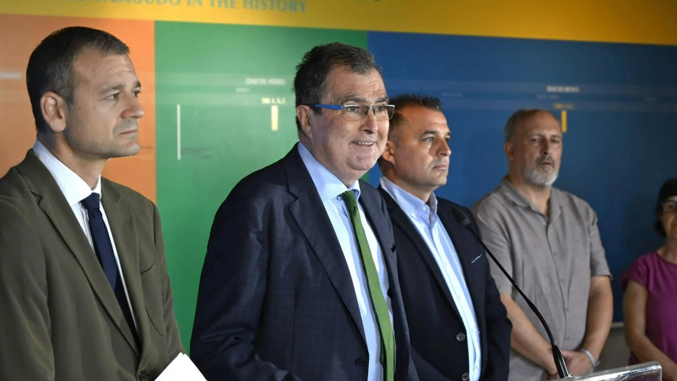 El alcalde de Murcia, Jos&eacute; Ballesta, presenta el proyecto de restauraci&oacute;n y conservaci&oacute;n del recinto superior del Palacio de Ibn Mardan&iacute;s.