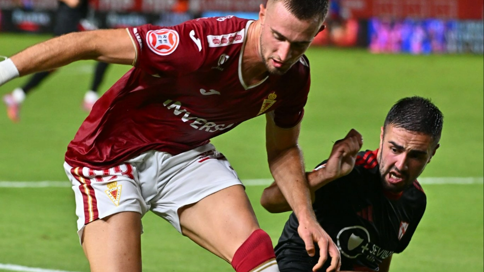 Flakus durante un duelo contra el Sevilla Atlético. Flakus durante un duelo contra el Sevilla Atlético.