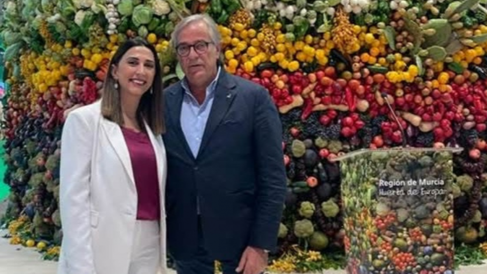 La consejera de Agricultura, Sara Rubira y el presidente de ASAJA, Juan de Dios en Fruit Attraction 2025 - ASAJA
