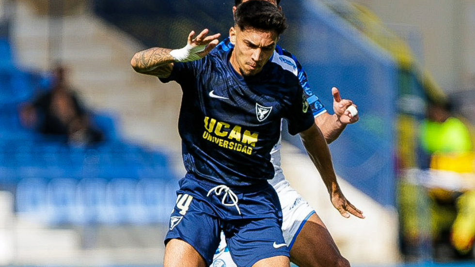 El UCAM Murcia se impone al Xerez Deportivo. El UCAM Murcia se impone al Xerez Deportivo.
