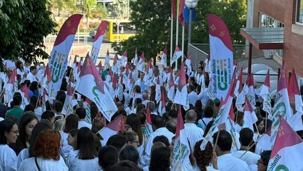 Los médicos murcianos protestan contra el estatuto marco. Los médicos murcianos protestan contra el estatuto marco.