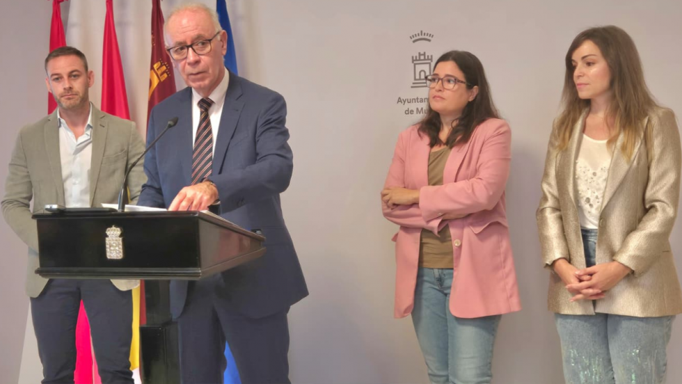 El concejal de Planificaci&oacute;n Urban&iacute;stica, Huerta y Medio Ambiente, Antonio Navarro, durante la rueda de prensa en la que el Ayuntamiento de Murcia