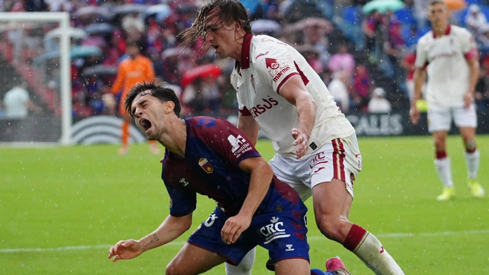 El Real Murcia empata en Elda. El Real Murcia empata en Elda.