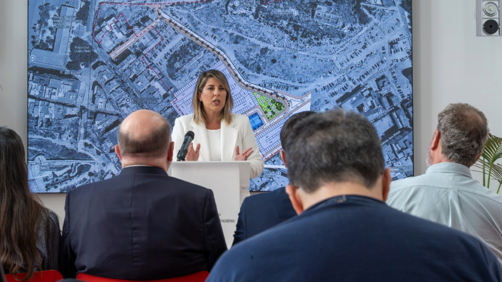 La alcaldesa de Cartagena, Noelia Arroyo, atiende a los medios de comunicación. La alcaldesa de Cartagena, Noelia Arroyo, atiende a los medios de comunicación.
