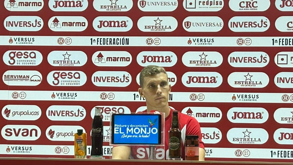 Alberto González, jugador del Real Murcia. Alberto González, jugador del Real Murcia.