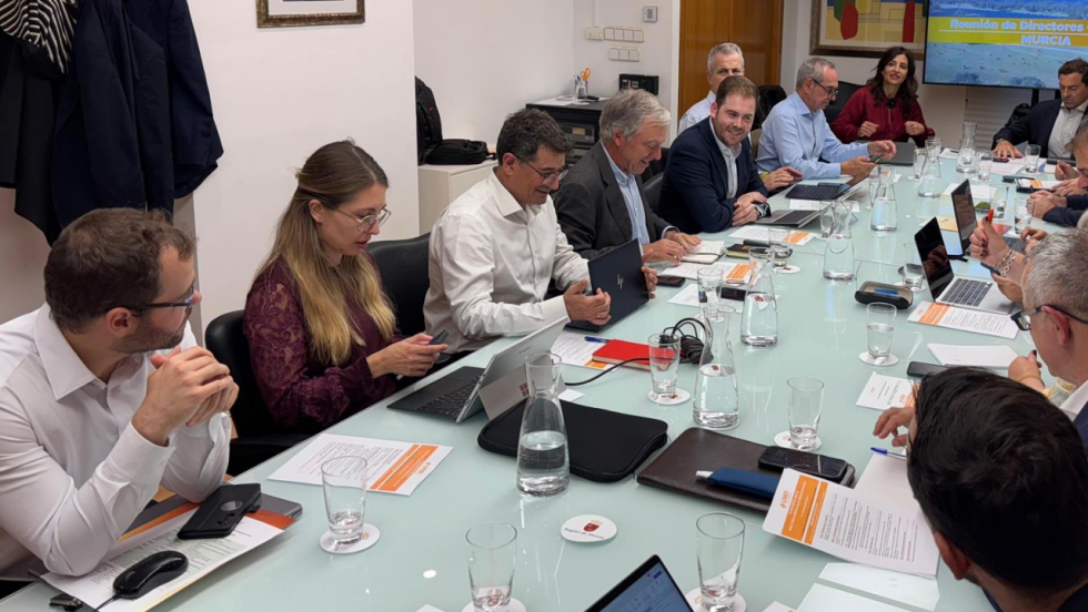 El director general de Industria, Energía y Minas, Federico Miralles, junto al director general de la Unión Española Fotovoltaica (UNEF), José Donoso, durante el encuentro técnico, al que acudieron la mayoría de l El director general de Industria, Energía y Minas, Federico Miralles, junto al director general de la Unión Española Fotovoltaica (UNEF), José Donoso, durante el encuentro técnico, al que acudieron la mayoría de l